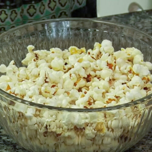https://www.thehealthyhomeeconomist.com/wp-content/uploads/2023/11/homemade-stovetop-popcorn-with-healthy-fat-500x500.jpg